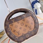 louis-vuitton-around-me-pm-monogram-canvas-handbags–M47117_PM2_Front_view