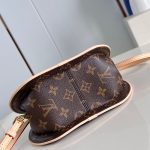 louis-vuitton-around-me-pm-monogram-canvas-handbags–M47117_PM2_Front_view