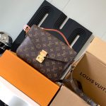 louis-vuitton-pochette-metis–M44875_PM1_Worn_view