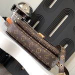 louis-vuitton-pochette-metis–M44875_PM1_Worn_view