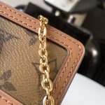 louis-vuitton-dauphine-chain-wallet-other-monogram-canvas-wallets-and-small-leather-goods–M68746_PM2_Front_view