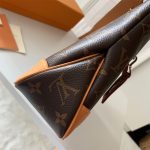 louis-vuitton-sac-odeon-pm–M45354_PM1_Look_view