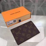 louis-vuitton-passport-cover–M64502_PM2_Front_view