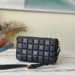 m59046_louis_vuitton_damier_quilt_pochette_troca_model