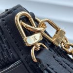 m59046_louis_vuitton_damier_quilt_pochette_troca_model