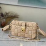 m59048_louis_vuitton_damier_quilt_pochette_troca_model