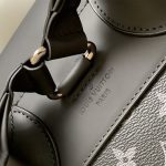 louis-vuitton-steamer-backpack-monogram-eclipse-travel–M44052_PM2_Front_view