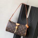 louis-vuitton-pochette-tirette–M12859_PM2_Front_view