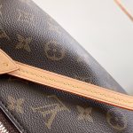 louis-vuitton-pochette-tirette–M12859_PM2_Front_view