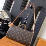 louis-vuitton-pochette-tirette–M12859_PM2_Front_view