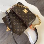 louis-vuitton-pochette-métis-east-west-bag-monogram-canvas-handbags–M46279_PM2_Front_view