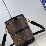 louis-vuitton-canoé-monogram-canvas-handbags–M83480_PM2_Front_view