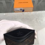 louis-vuitton-neo-card-holder–M60166_PM2_Front_view