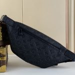 louis-vuitton-discovery-pm-bumbag-monogram-shadow-leather-bags–M46036_PM1_Cropped_worn_view