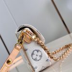 louis-vuitton-wallet-on-chain-ivy–M83499_PM2_Front_view