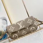 louis-vuitton-wallet-on-chain-ivy–M82211_PM2_Front_view