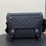 louis-vuitton-messenger-voyager-pm-monogram-shadow-bags–M25121_PM2_Front_view