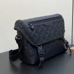 louis-vuitton-messenger-voyager-pm-monogram-shadow-bags–M25121_PM2_Front_view