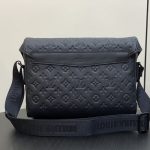 louis-vuitton-messenger-voyager-pm-monogram-shadow-bags–M25121_PM2_Front_view