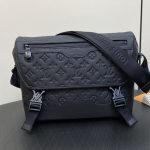 louis-vuitton-messenger-voyager-pm-monogram-shadow-bags–M25121_PM2_Front_view