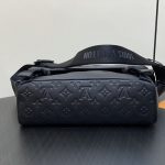 louis-vuitton-messenger-voyager-pm-monogram-shadow-bags–M25121_PM2_Front_view