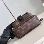 louis-vuitton-quest-messenger–M46973_PM2_Front_view