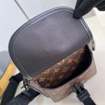 louis-vuitton-quest-messenger–M46973_PM2_Front_view