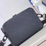 louis-vuitton-steamer-messenger-monogram-taurillon-leather-lg-g90-bags–M23742_PM2_Front_view