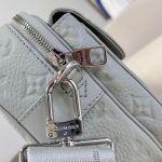 louis-vuitton-s-lock-messenger–M23152_PM2_Front_view