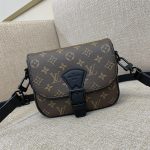 louis-vuitton-montsouris-messenger-pm_–M47060_PM2_Front_view