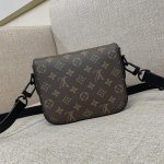 louis-vuitton-montsouris-messenger-pm_–M47060_PM2_Front_view