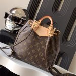 louis-vuitton-excursion-pm-monogram-canvas-handbags–M46932_PM2_Front_view