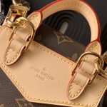 louis-vuitton-excursion-pm-monogram-canvas-handbags–M46932_PM2_Front_view