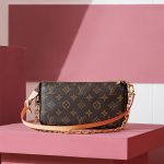 louis-vuitton-pochette-accessoires–M82766_PM2_Front_view