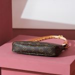 louis-vuitton-pochette-accessoires–M82766_PM2_Front_view