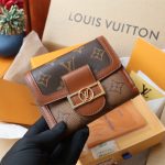 louis-vuitton-dauphine-compact-wallet–M68725_PM2_Front_view