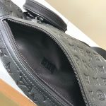 louis-vuitton-duo-slingbag–M21890_PM2_Front_view