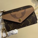 louis-vuitton-card-holder-recto-verso–M81303_PM2_Front_view