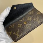 louis-vuitton-card-holder-recto-verso–M81303_PM2_Front_view