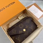 louis-vuitton-card-holder-recto-verso–M69431_PM2_Front_view