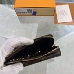 louis-vuitton-card-holder-recto-verso–M69431_PM2_Front_view