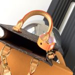 louis-vuitton-petit-sac-plat-bag-monogram-canvas-wallets-and-small-leather-goods–M81295_PM2_Front_view