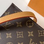 louis-vuitton-petit-sac-plat-bag-monogram-canvas-wallets-and-small-leather-goods–M81295_PM2_Front_view