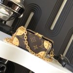 louis-vuitton-camera-box–M82465_PM1_Cropped_worn_view