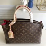 louis-vuitton-grand-palais–M45898_PM1_Worn_view