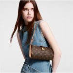 louis-vuitton-pochette-tirette–M12859_PM2_Front_view