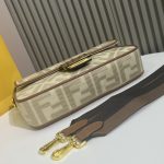 fendi-baguettebag-ffcanvas-beige-1.jpg