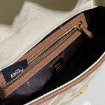 fendi-baguettebag-ffcanvas-beige-1.jpg