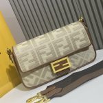 fendi-baguettebag-ffcanvas-beige-1.jpg