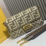 fendi-baguettebag-ffcanvas-grey-1.jpg